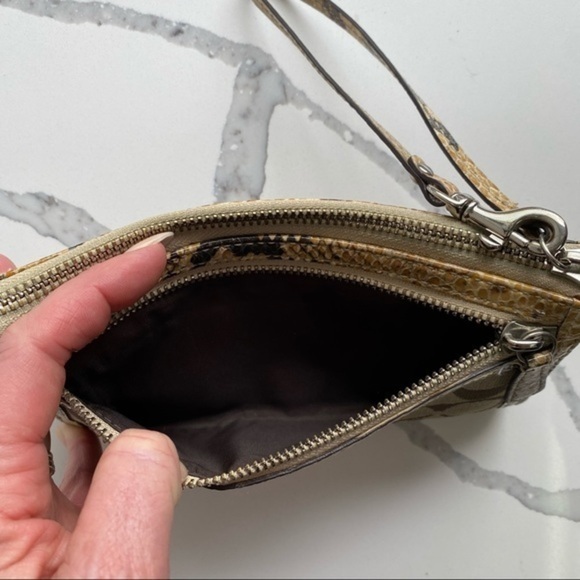 Coach Legacy Signature Zippy Wallet Wristlet - Picture 9 of 12